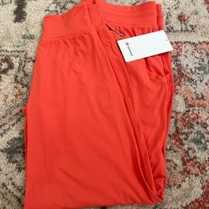 Lululemon Womens joggers size 12 brand new with tags never worn